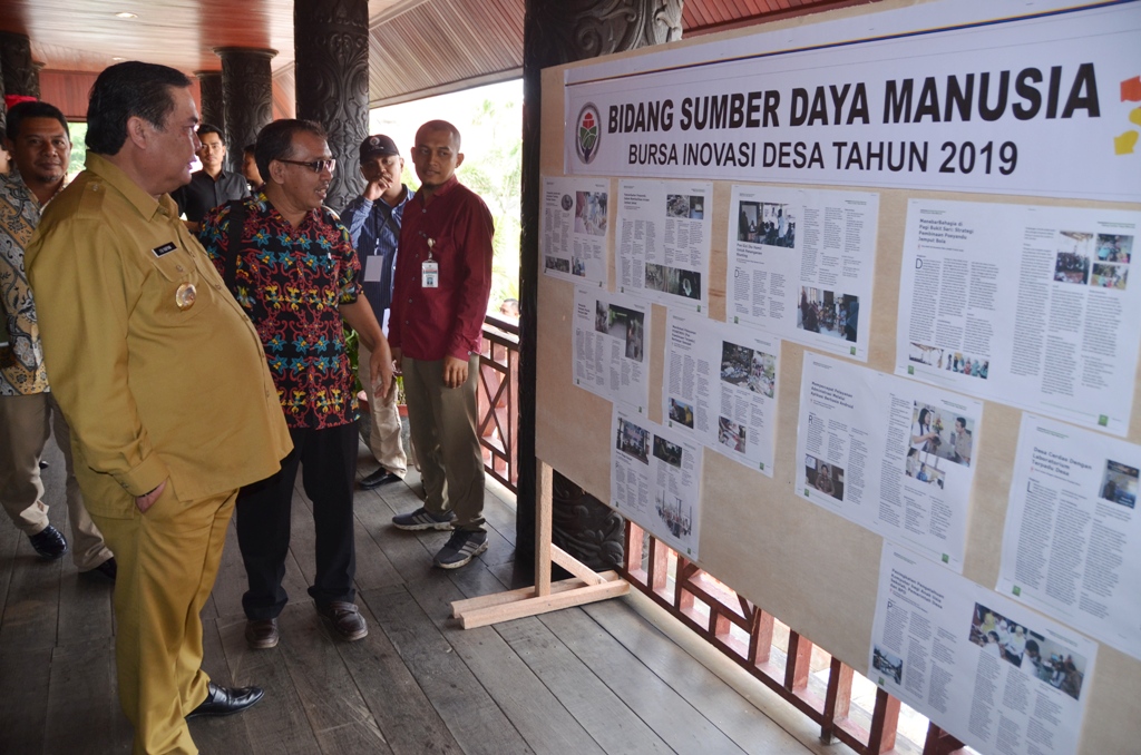 Bupati FX.Yapan Buka Kegiatan Bursa Inovasi Desa Cluster 3
